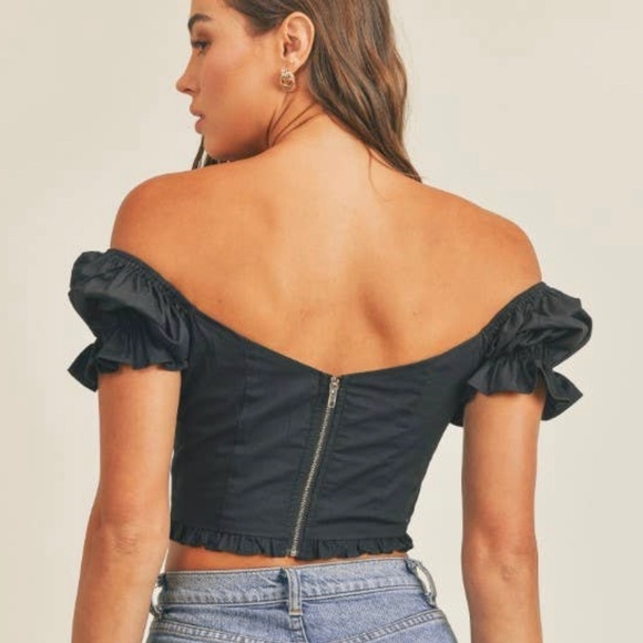 Women’s black off the shoulders crop top - Picture 3 of 3